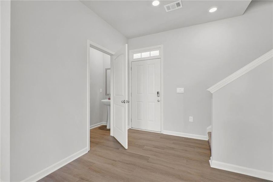 Spacious, unfurnished interior of a new home in , Jasper (Image 24).