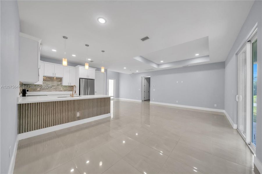 Spacious, unfurnished interior of a new home in , Lehigh Acres (Image 23).