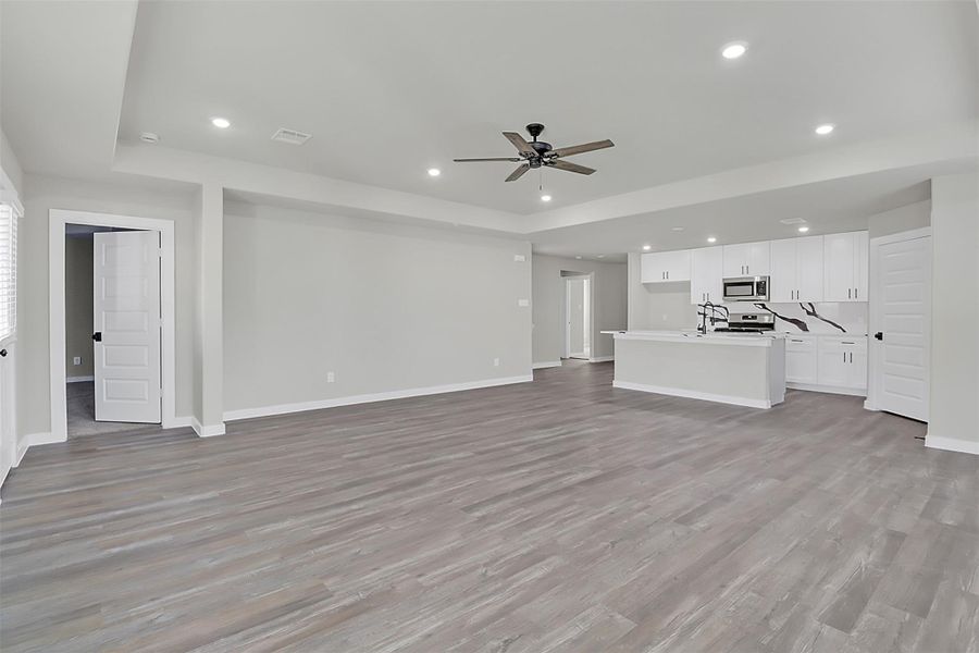 Spacious, unfurnished interior of a new home in , Baytown (Image 20).
