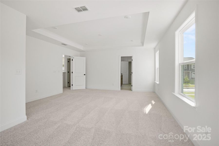 Spacious, unfurnished interior of a new home in Forest Creek, Waxhaw (Image 29).