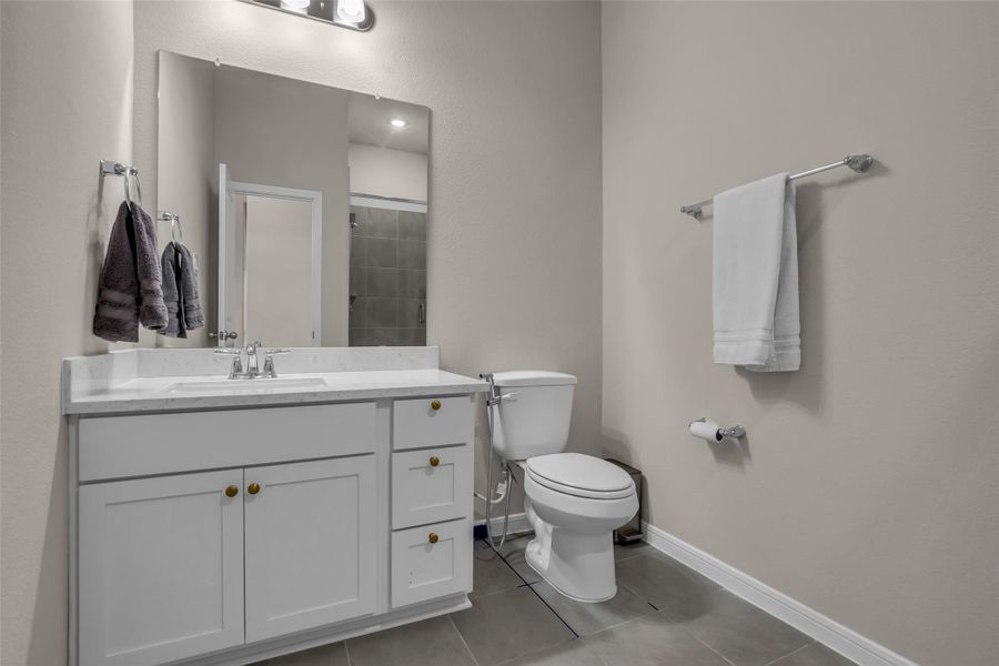 Furnished interior view inside a new home in , Conroe (Image 15).