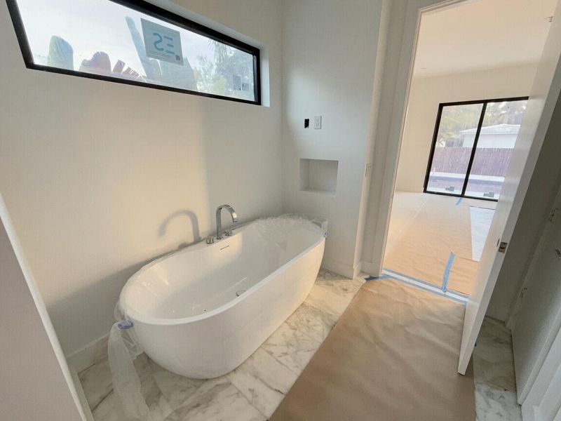 1781 NE 18th St Main Bath Tub 1781 NE 18th St Main Bath Tub