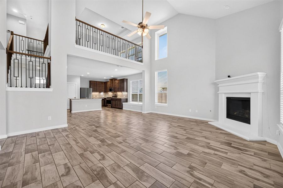 Spacious, unfurnished interior of a new home in , Mont Belvieu (Image 22).