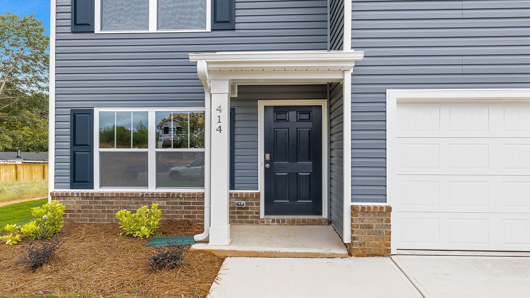 Exterior details and patio area of a home in Cascade Point, Seneca (Image 2).