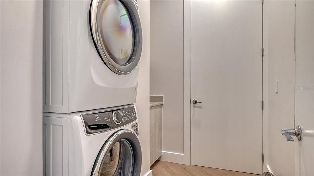 Furnished interior view inside a new home in , Sarasota (Image 45).
