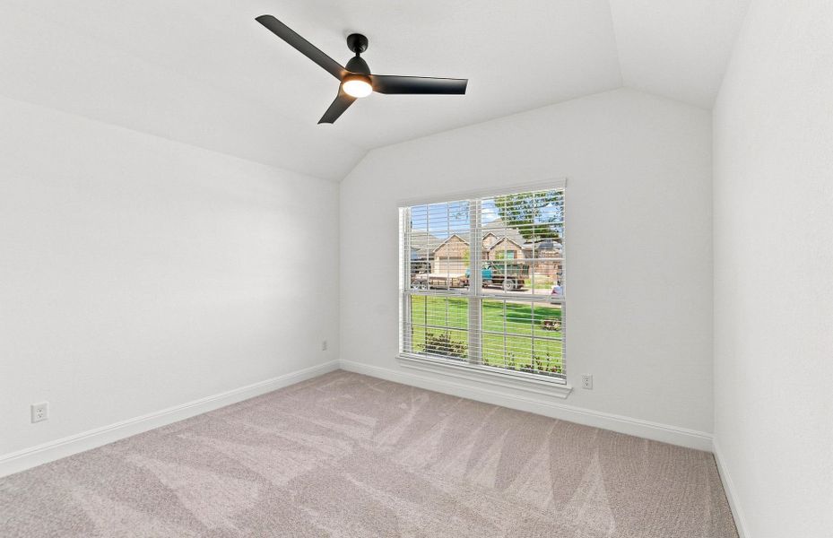 Spacious, unfurnished interior of a new home in Crescent Bluff, Georgetown (Image 34).
