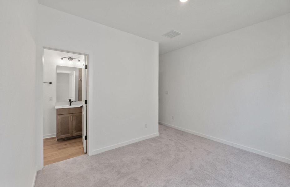 Spacious, unfurnished interior of a new home in Wolf Ranch, Georgetown (Image 15).