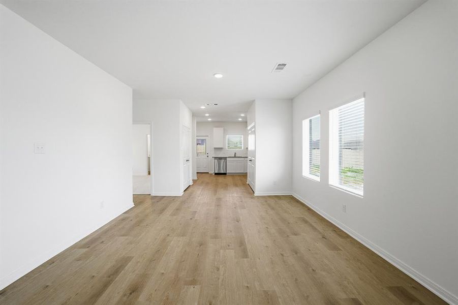 Spacious, unfurnished interior of a new home in Westridge, McKinney (Image 19).