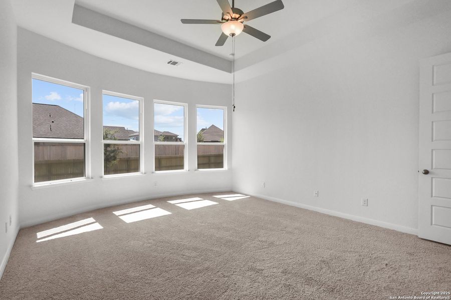 Spacious, unfurnished interior of a new home in Stillwater Ranch 60', San Antonio (Image 23).