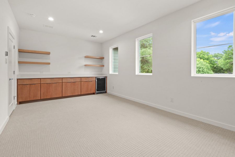 Spacious, unfurnished interior of a new home in , Dallas (Image 19).