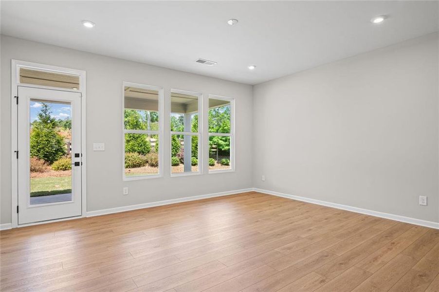 Spacious, unfurnished interior of a new home in Laurel Farms, Dallas (Image 34). Spacious, unfurnished interior of a new home in Laurel Farms, Dallas (Image 34).