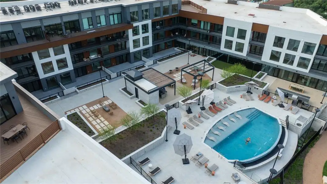 Condo located in Austin, TX showcasing its design and architecture (Image 4).