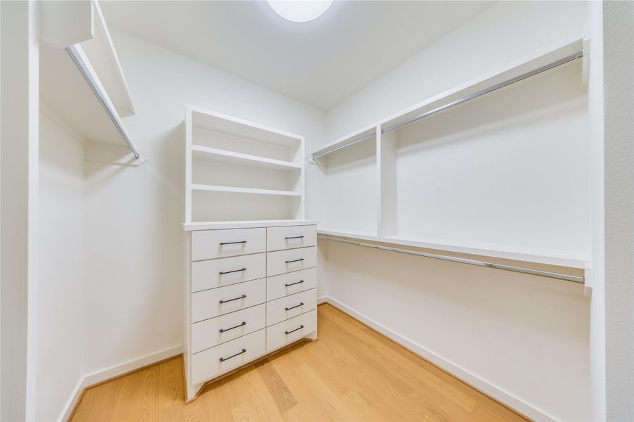 Spacious, unfurnished interior of a new home in , Houston (Image 33).