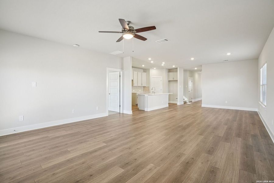Spacious, unfurnished interior of a new home in Carmel Ranch, Schertz (Image 18).