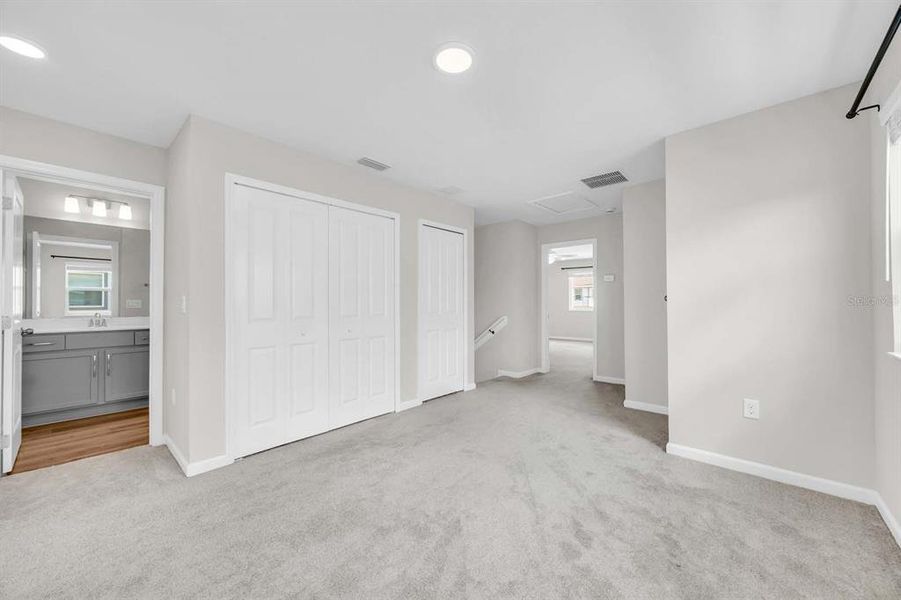 Spacious, unfurnished interior of a new home in , Orlando (Image 39).