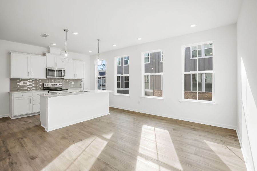 Spacious, unfurnished interior of a new home in Galloway Towns, Charlotte (Image 23).