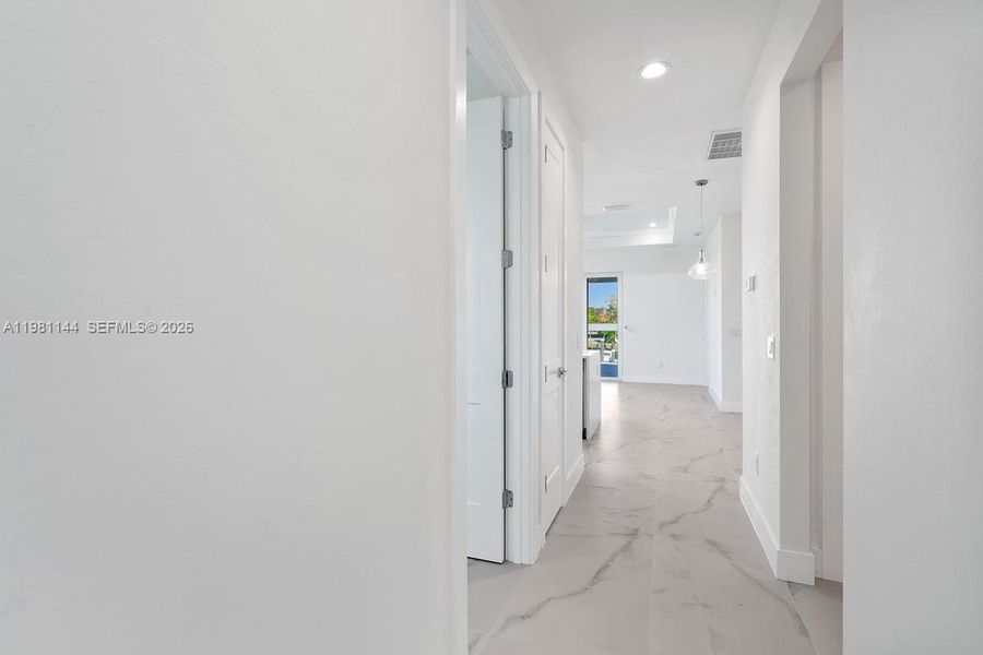 Spacious, unfurnished interior of a new home in , Cape Coral (Image 44).