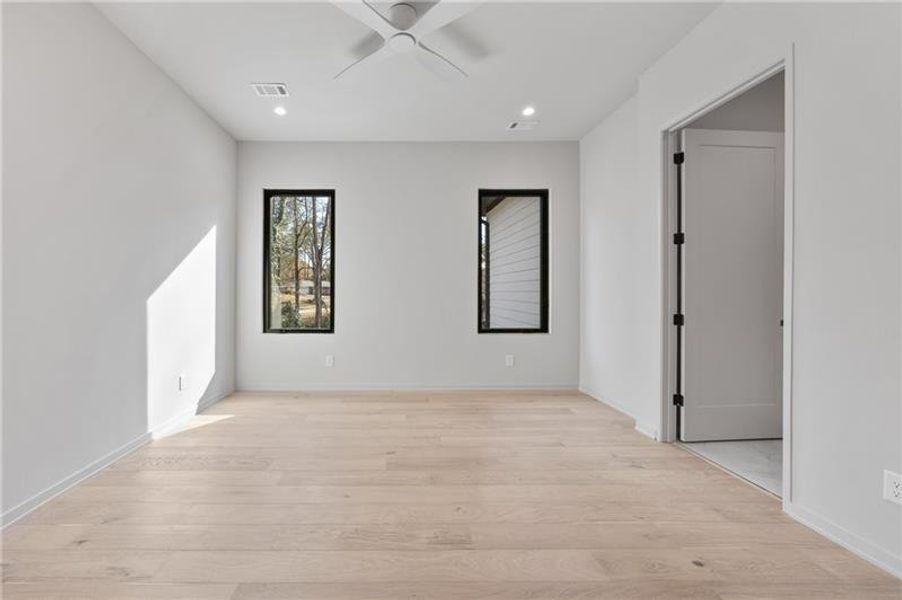 Spacious, unfurnished interior of a new home in , Sandy Springs (Image 51).