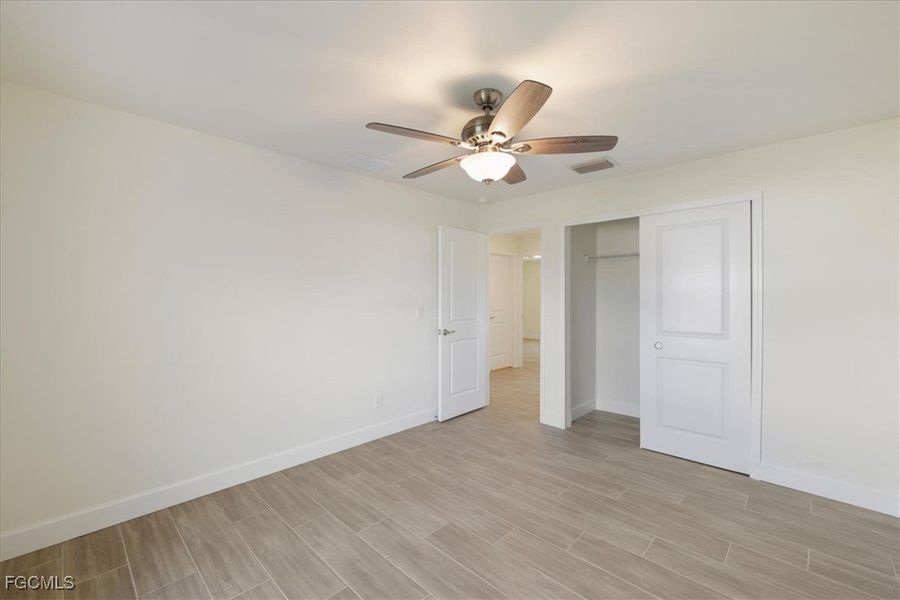 Spacious, unfurnished interior of a new home in Cape Coral, Cape Coral (Image 27).