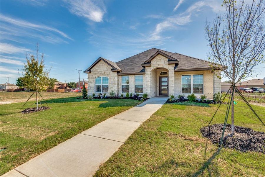 View of front of home featuring a front lawn