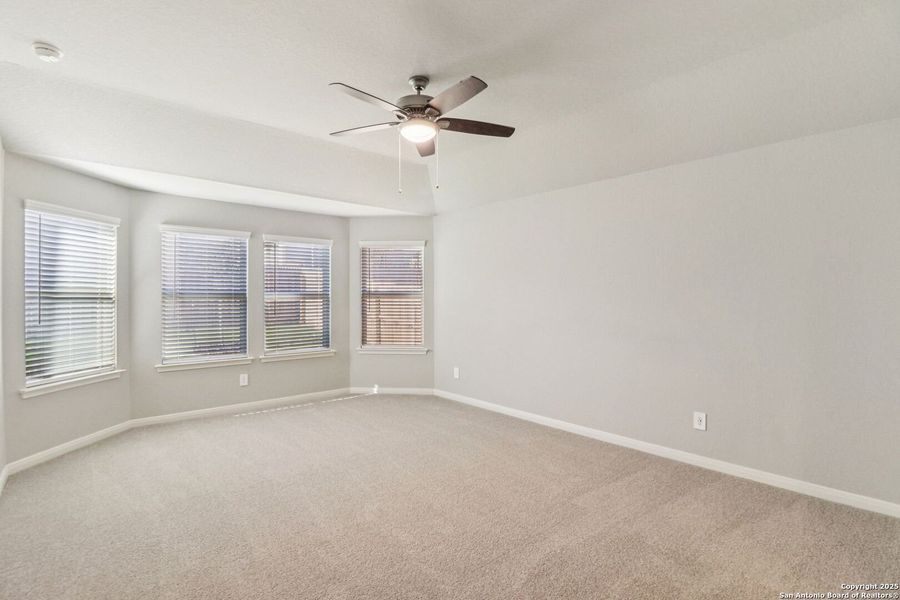 Spacious, unfurnished interior of a new home in Arcadia Ridge - Classic Series, San Antonio (Image 38).