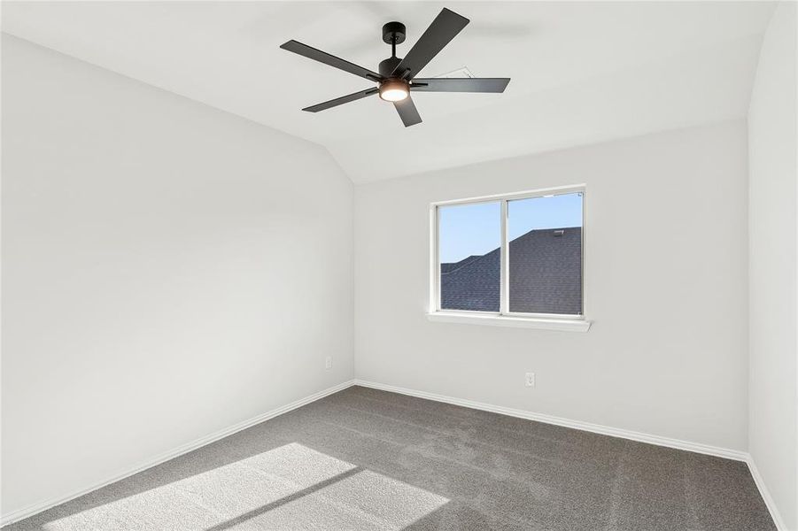 Spacious, unfurnished interior of a new home in Sable Creek, Sanger (Image 39).