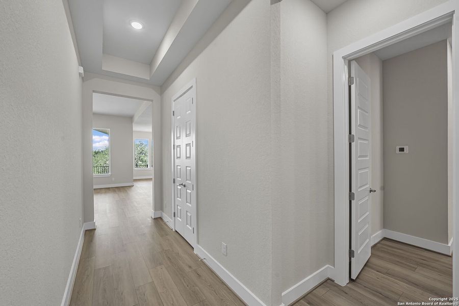 Spacious, unfurnished interior of a new home in Arbors at Fair Oaks, Fair Oaks Ranch (Image 28).