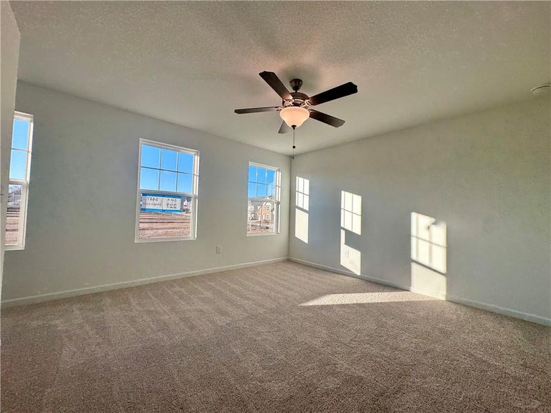 Spacious, unfurnished interior of a new home in Eastlyn Crossing, Flowery Branch (Image 12).