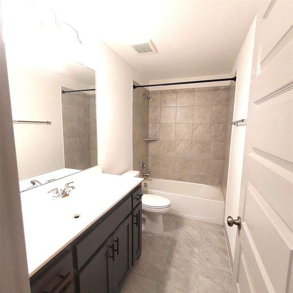 Furnished interior view inside a new home in , Royse City (Image 11).