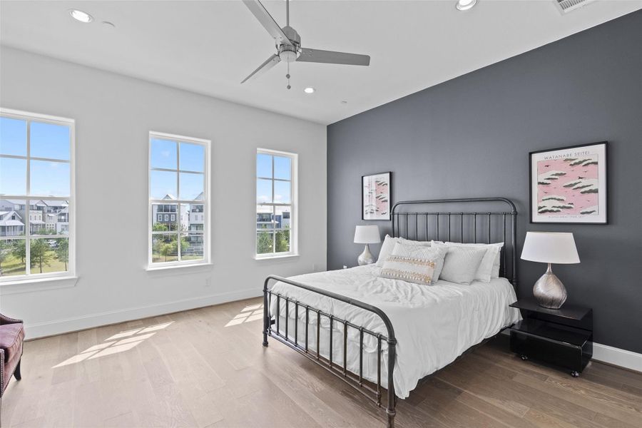 Primary Bedroom Is on the Lakeview Side Primary Bedroom Is on the Lakeview Side