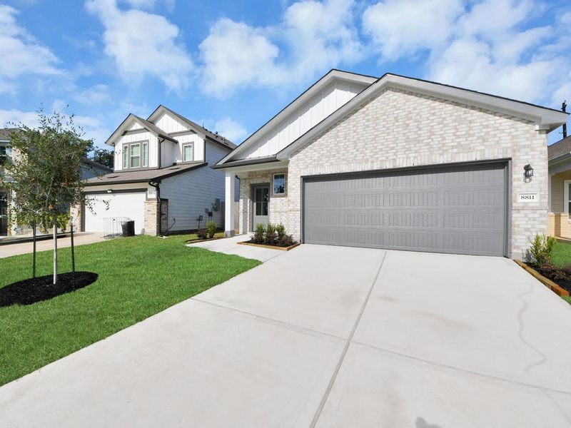 Front exterior of a new home in Robins Landing, Houston, TX, highlighting curb appeal (Image 2). Front exterior of a new home in Robins Landing, Houston, TX, highlighting curb appeal (Image 2).