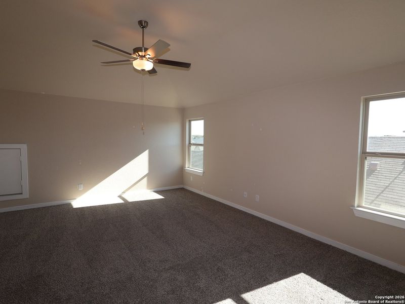 Spacious, unfurnished interior of a new home in Winding Brook, San Antonio (Image 23).