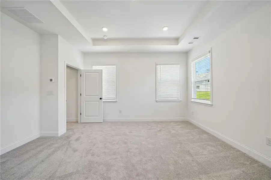 Spacious, unfurnished interior of a new home in Auburn Glen, Dacula (Image 31).