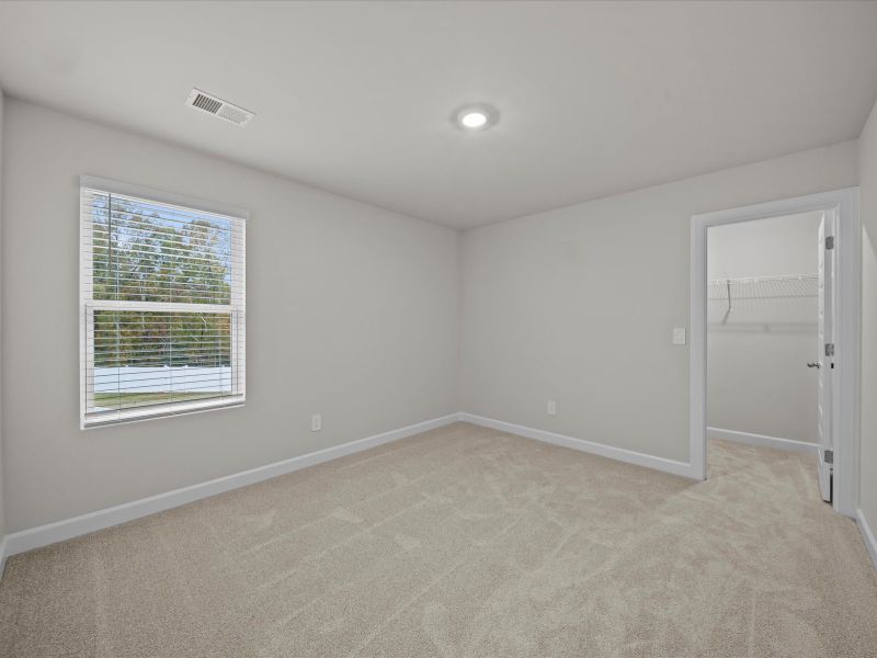 Spacious, unfurnished interior of a new home in Wexford Park, Fountain Inn (Image 19).