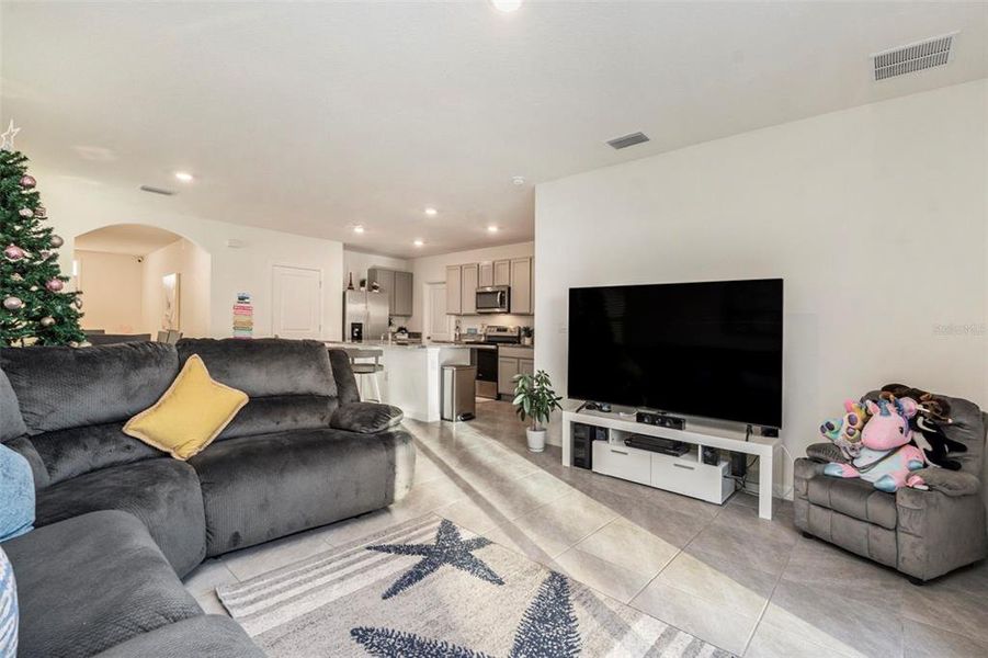 Furnished interior view inside a new home in Epperson, Wesley Chapel (Image 18).