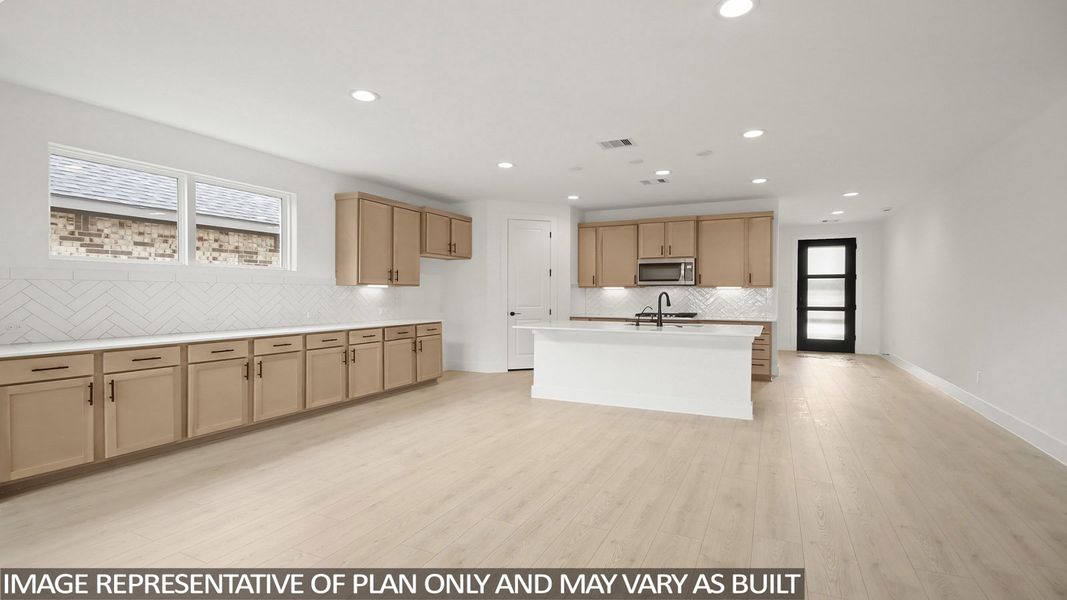 Furnished interior view inside a new home in Silverthorne, Conroe (Image 5).