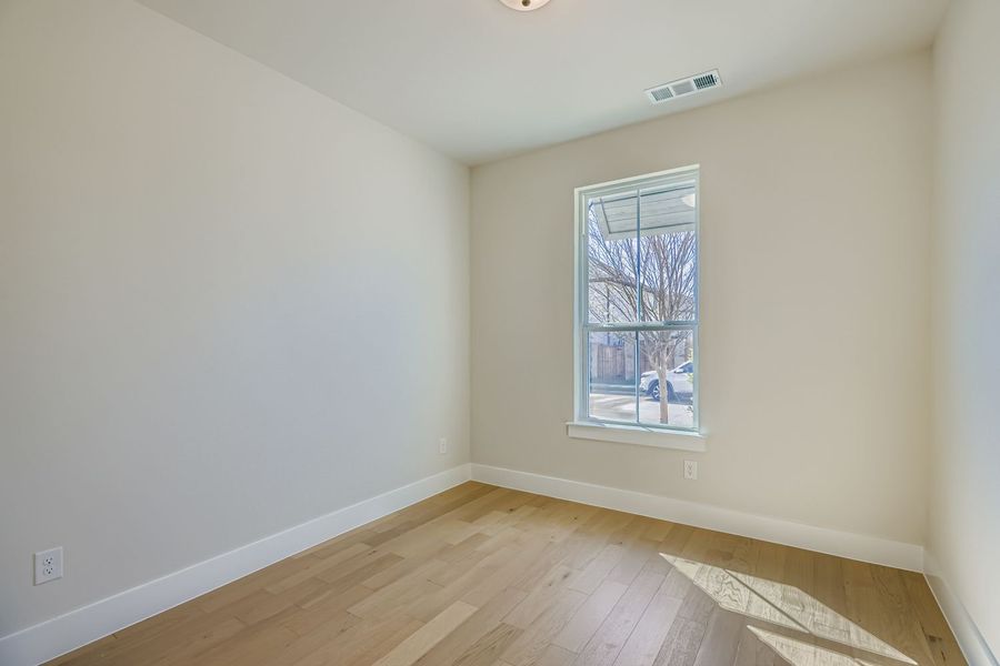 Spacious, unfurnished interior of a new home in Castle Hills Northpointe - Townhomes, Lewisville (Image 20).