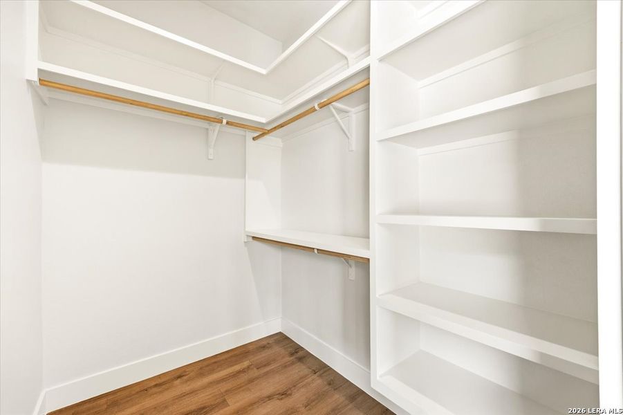 Spacious, unfurnished interior of a new home in , Canyon Lake (Image 34).