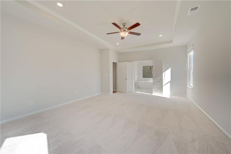 Spacious, unfurnished interior of a new home in Riverbend Overlook, Fayetteville (Image 31).