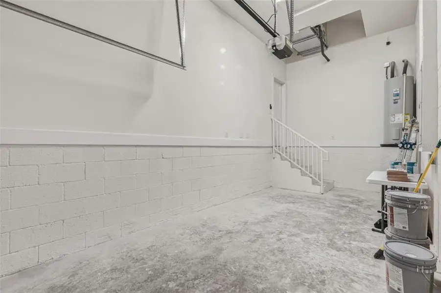 Spacious, unfurnished interior of a new home in , Punta Gorda (Image 28).