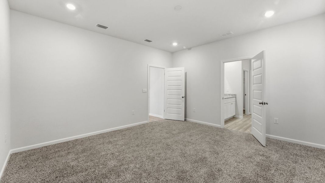 Spacious, unfurnished interior of a new home in Hodges Bayou Plantation, Panama City (Image 19).