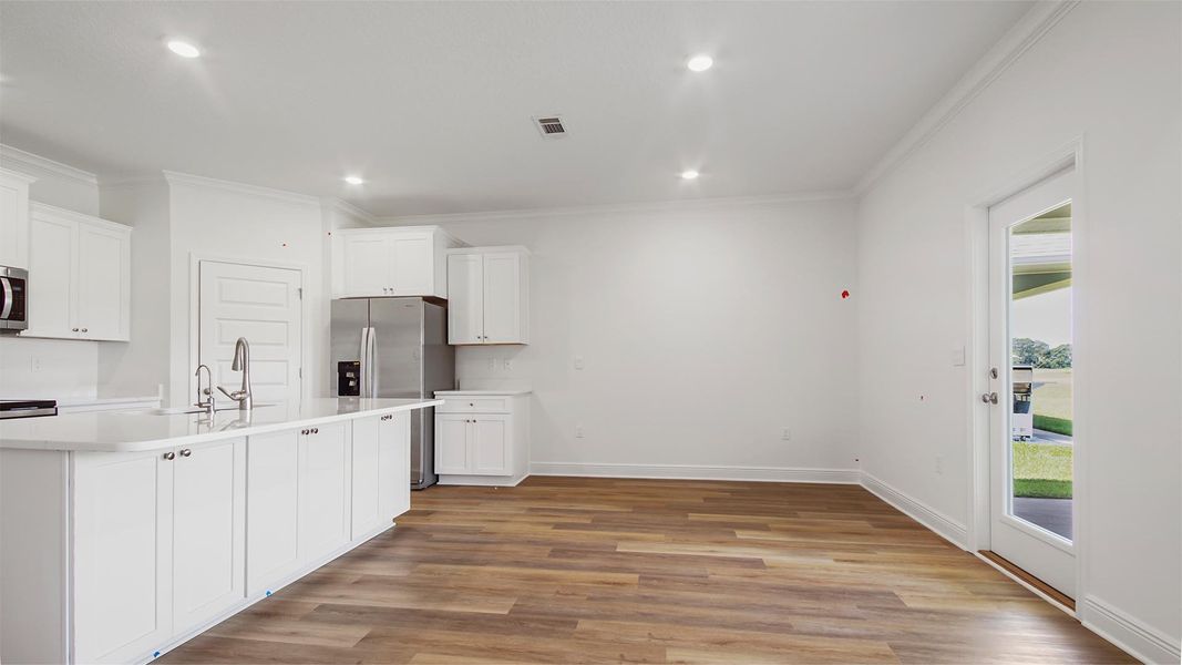 Spacious, unfurnished interior of a new home in Caballeros Estates At Hombre, Panama City Beach (Image 17).