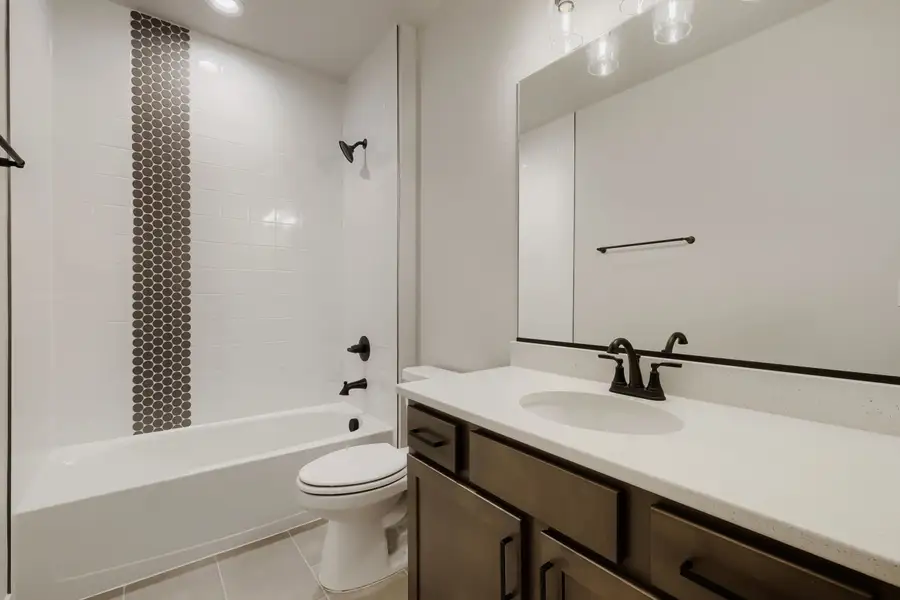 8135 Pennydale - Full Bathroom 8135 Pennydale - Full Bathroom