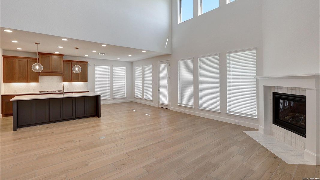 Spacious, unfurnished interior of a new home in Ladera, San Antonio (Image 24).