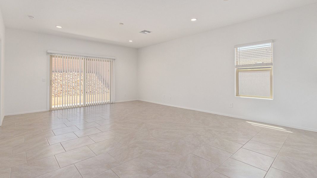 Spacious, unfurnished interior of a new home in Sycamore Vista, Vail (Image 14).