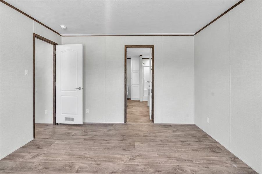 Spacious, unfurnished interior of a new home in , Granbury (Image 24).