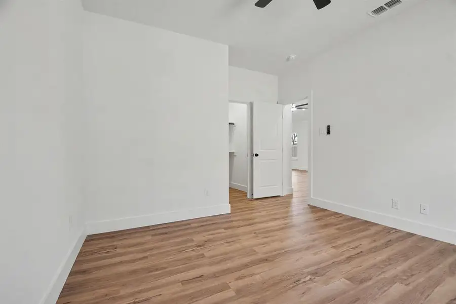 Spacious, unfurnished interior of a new home in , Greenville (Image 11).