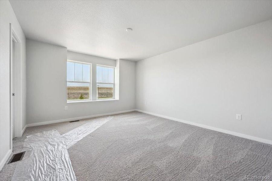 Spacious, unfurnished interior of a new home in Legato, Commerce City (Image 14).