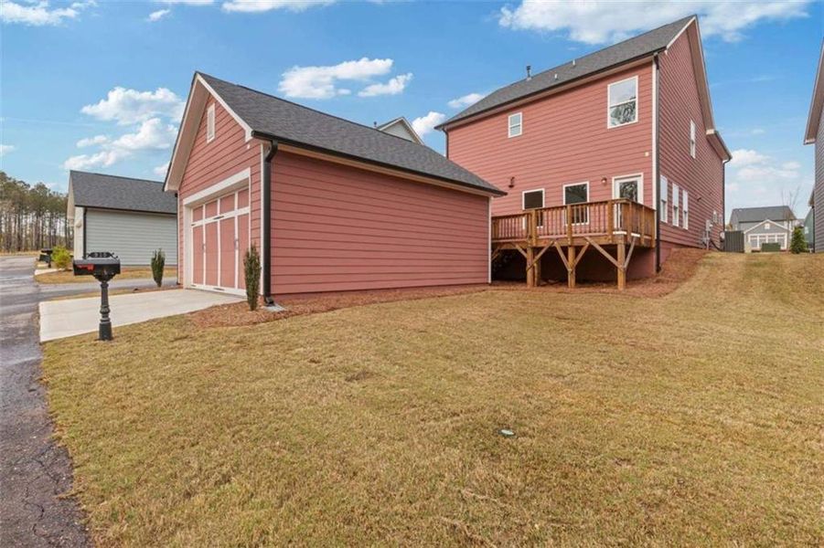 Exterior details and patio area of a home in , Athens (Image 32).