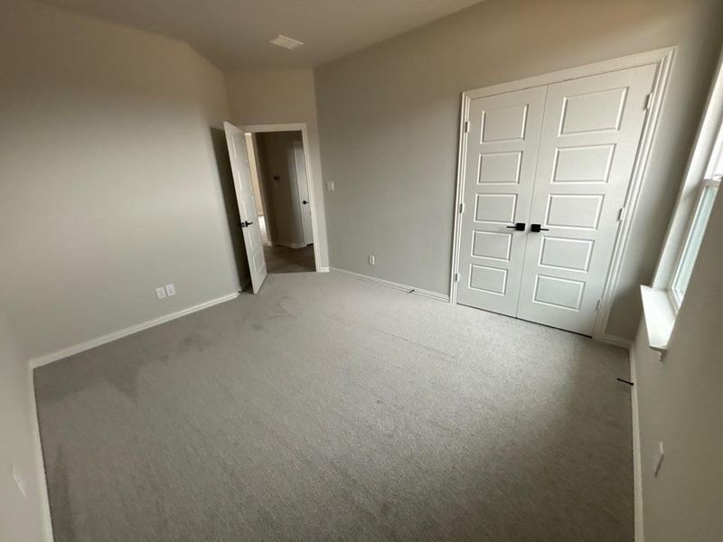 Spacious, unfurnished interior of a new home in Waterford Park, Weatherford (Image 9).
